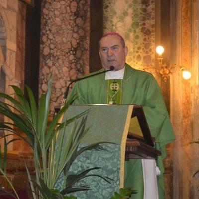 18-19 februarie: Roma: Cardinalul îmbrăcat cu tunică neagră