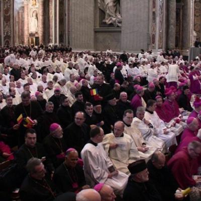 18-19 februarie: Roma: Cardinalul îmbrăcat cu tunică neagră