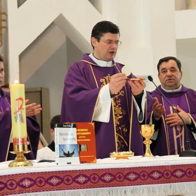 26 februarie: Bacău "Sf. Nicolae": Prezentarea cărţii Pentaheuhul