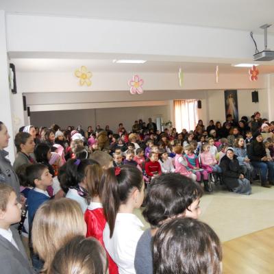 4 martie: Huşi: Ziua Mamei în Parohia "Sfântul Anton"
