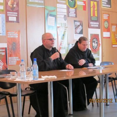 5 martie: Roman (ITRCF): Masa rotundă: "Aspecte filosofico-teologice: Credinţă şi raţiune. Familia"