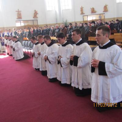 11 martie: Roman: Conferirea ministerului minor al acolitatului