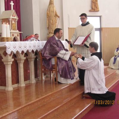 11 martie: Roman: Conferirea ministerului minor al acolitatului