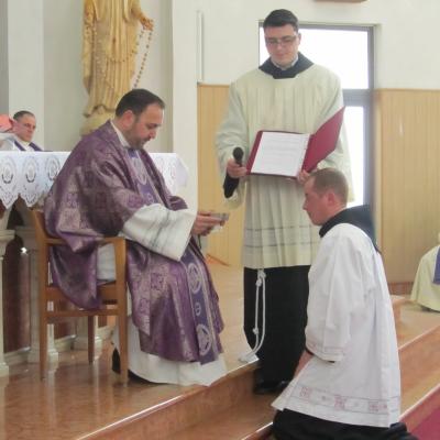 11 martie: Roman: Conferirea ministerului minor al acolitatului