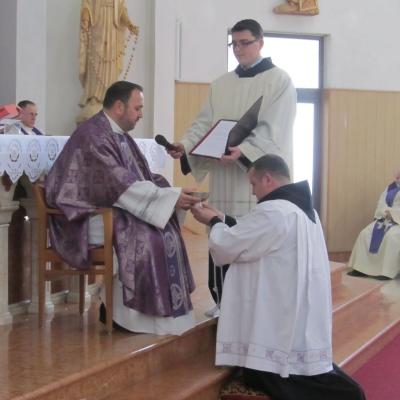 11 martie: Roman: Conferirea ministerului minor al acolitatului