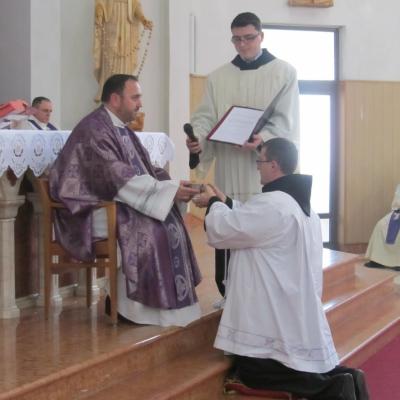 11 martie: Roman: Conferirea ministerului minor al acolitatului