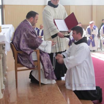 11 martie: Roman: Conferirea ministerului minor al acolitatului