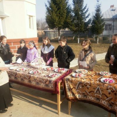 25 martie: Buhonca: Grupul Micilor Misionari oferă un zâmbet copiilor din Africa