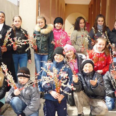 1 aprilie: Oţeleni: Duminica Floriilor