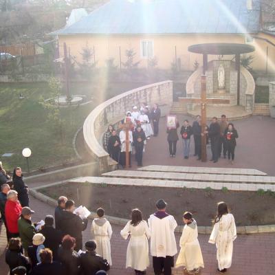 1 aprilie: Târgu Ocna: Procesiune la Calea Sfintei Cruci