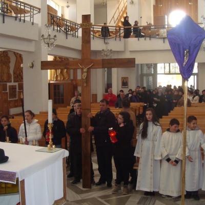 1 aprilie: Târgu Ocna: Procesiune la Calea Sfintei Cruci