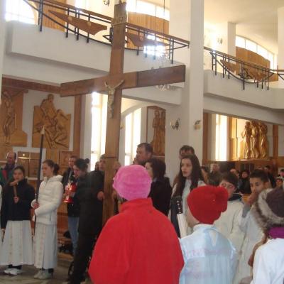 1 aprilie: Târgu Ocna: Procesiune la Calea Sfintei Cruci