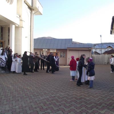 1 aprilie: Târgu Ocna: Procesiune la Calea Sfintei Cruci