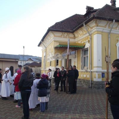 1 aprilie: Târgu Ocna: Procesiune la Calea Sfintei Cruci