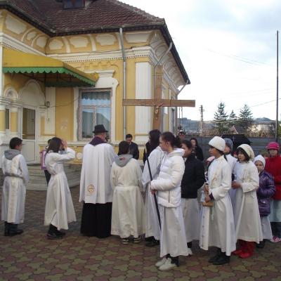 1 aprilie: Târgu Ocna: Procesiune la Calea Sfintei Cruci