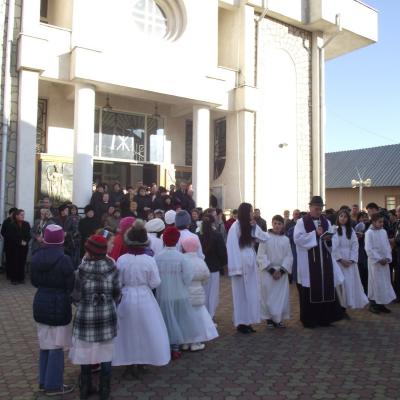 1 aprilie: Târgu Ocna: Procesiune la Calea Sfintei Cruci