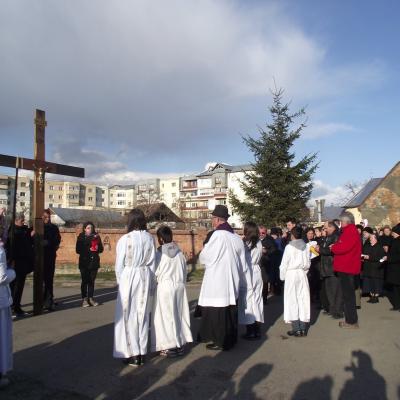 1 aprilie: Târgu Ocna: Procesiune la Calea Sfintei Cruci