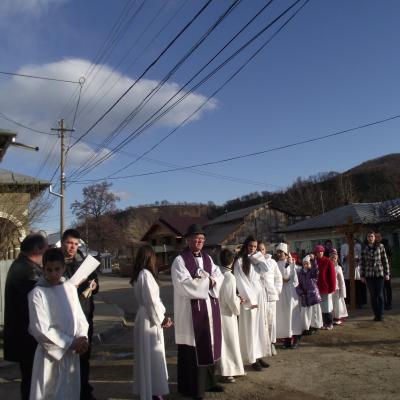 1 aprilie: Târgu Ocna: Procesiune la Calea Sfintei Cruci