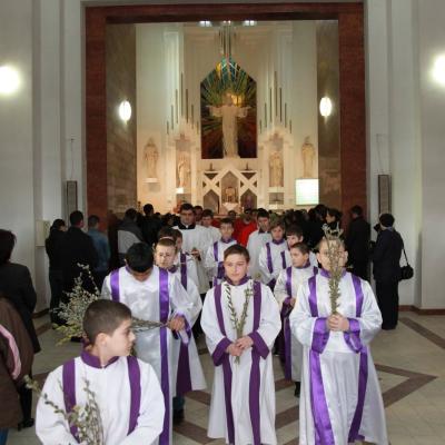 1 aprilie: Bacău: Procesiune de Florii pe străzile oraşului