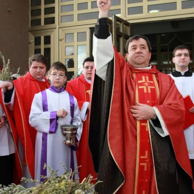 1 aprilie: Bacău: Procesiune de Florii pe străzile oraşului
