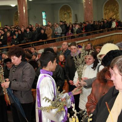 1 aprilie: Bacău: Procesiune de Florii pe străzile oraşului