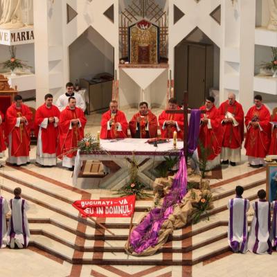 1 aprilie: Bacău: Procesiune de Florii pe străzile oraşului