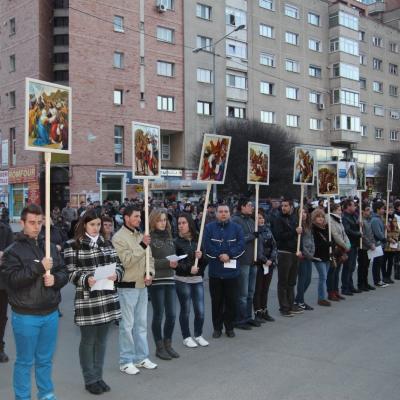 1 aprilie: Bacău: Procesiune de Florii pe străzile oraşului