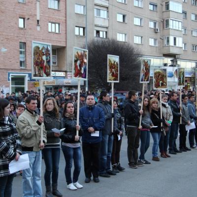 1 aprilie: Bacău: Procesiune de Florii pe străzile oraşului
