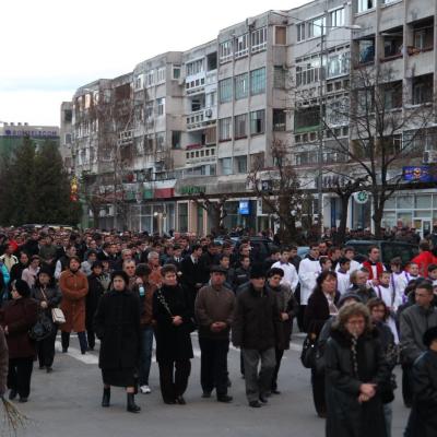 1 aprilie: Bacău: Procesiune de Florii pe străzile oraşului