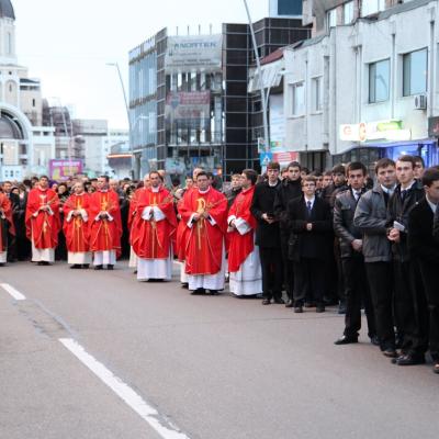 1 aprilie: Bacău: Procesiune de Florii pe străzile oraşului