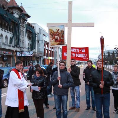 1 aprilie: Bacău: Procesiune de Florii pe străzile oraşului