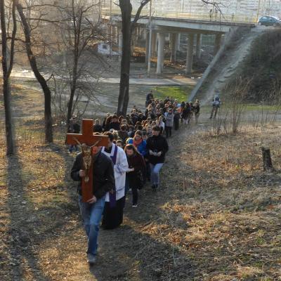 2 aprilie: Iaşi: Calea Sfintei Cruci pe Dealul Cetăţuii