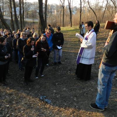 2 aprilie: Iaşi: Calea Sfintei Cruci pe Dealul Cetăţuii