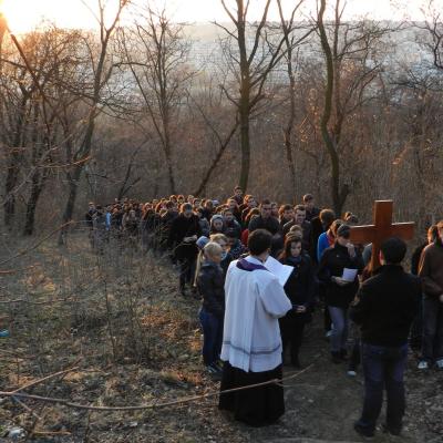 2 aprilie: Iaşi: Calea Sfintei Cruci pe Dealul Cetăţuii
