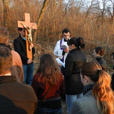 2 aprilie: Iaşi: Calea Sfintei Cruci pe Dealul Cetăţuii