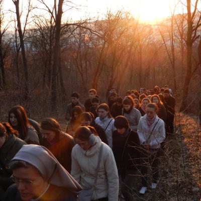 2 aprilie: Iaşi: Calea Sfintei Cruci pe Dealul Cetăţuii
