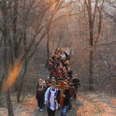 2 aprilie: Iaşi: Calea Sfintei Cruci pe Dealul Cetăţuii