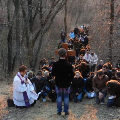 2 aprilie: Iaşi: Calea Sfintei Cruci pe Dealul Cetăţuii