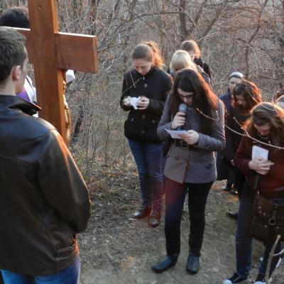 2 aprilie: Iaşi: Calea Sfintei Cruci pe Dealul Cetăţuii