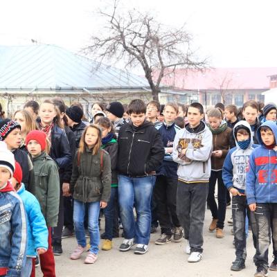 4 aprilie: Buruieneşti: O şcoală altfel, o zi altfel