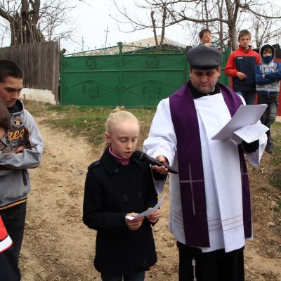 4 aprilie: Buruieneşti: O şcoală altfel, o zi altfel