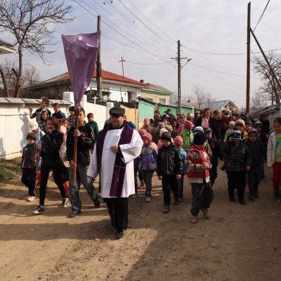 4 aprilie: Buruieneşti: O şcoală altfel, o zi altfel