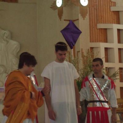 4 aprilie: Bacău: Calea crucii în variantă scenică