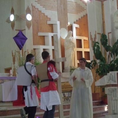 4 aprilie: Bacău: Calea crucii în variantă scenică