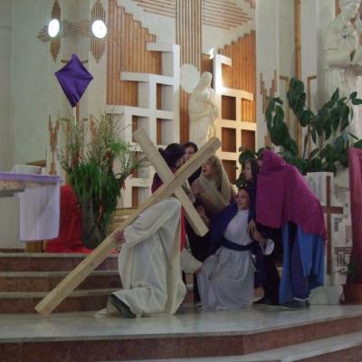4 aprilie: Bacău: Calea crucii în variantă scenică