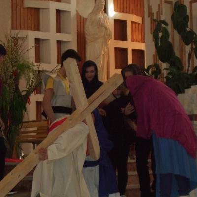 4 aprilie: Bacău: Calea crucii în variantă scenică