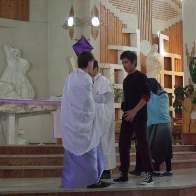 4 aprilie: Bacău: Calea crucii în variantă scenică