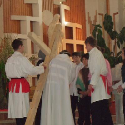4 aprilie: Bacău: Calea crucii în variantă scenică