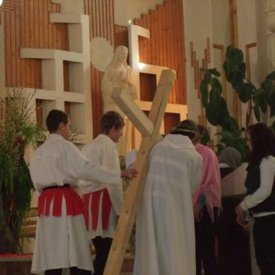 4 aprilie: Bacău: Calea crucii în variantă scenică