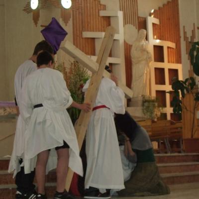 4 aprilie: Bacău: Calea crucii în variantă scenică